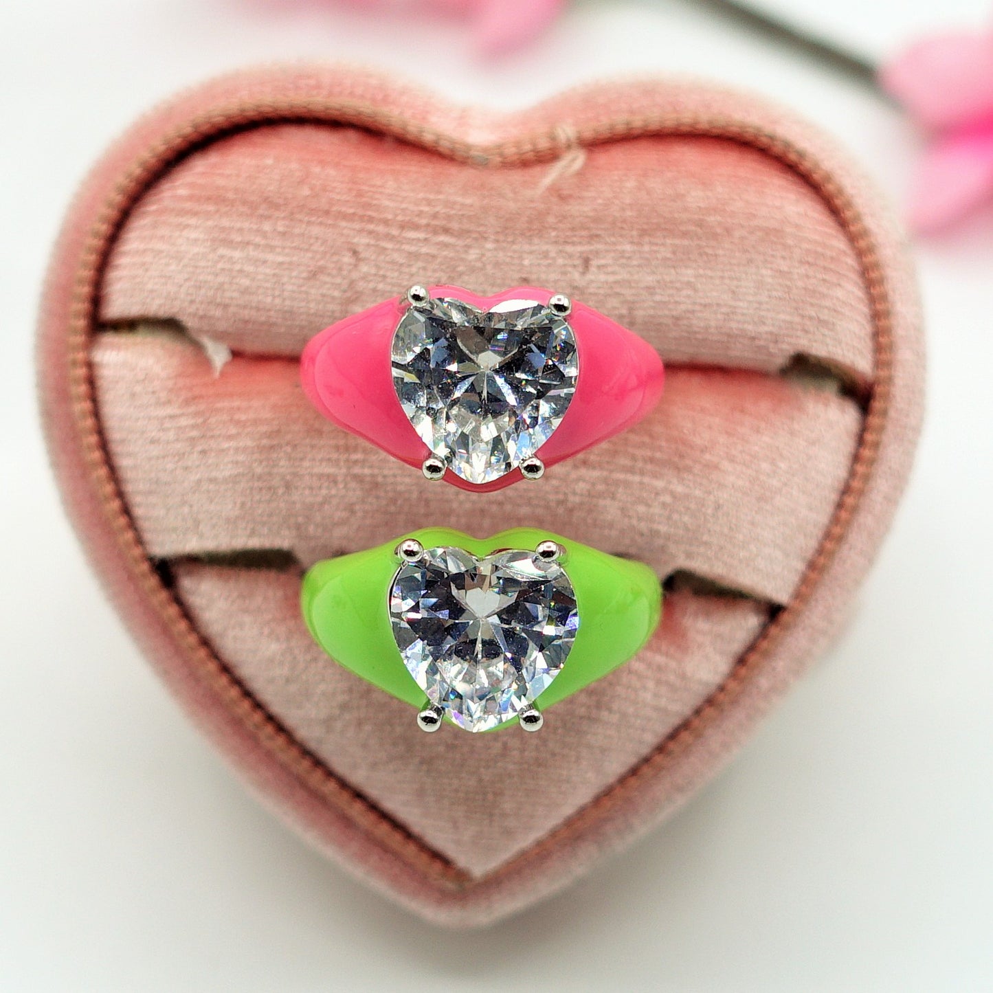 ISABELLE FLUO ~ Anello a cuore Smaltato con Cubic Zirconia- Regolabile