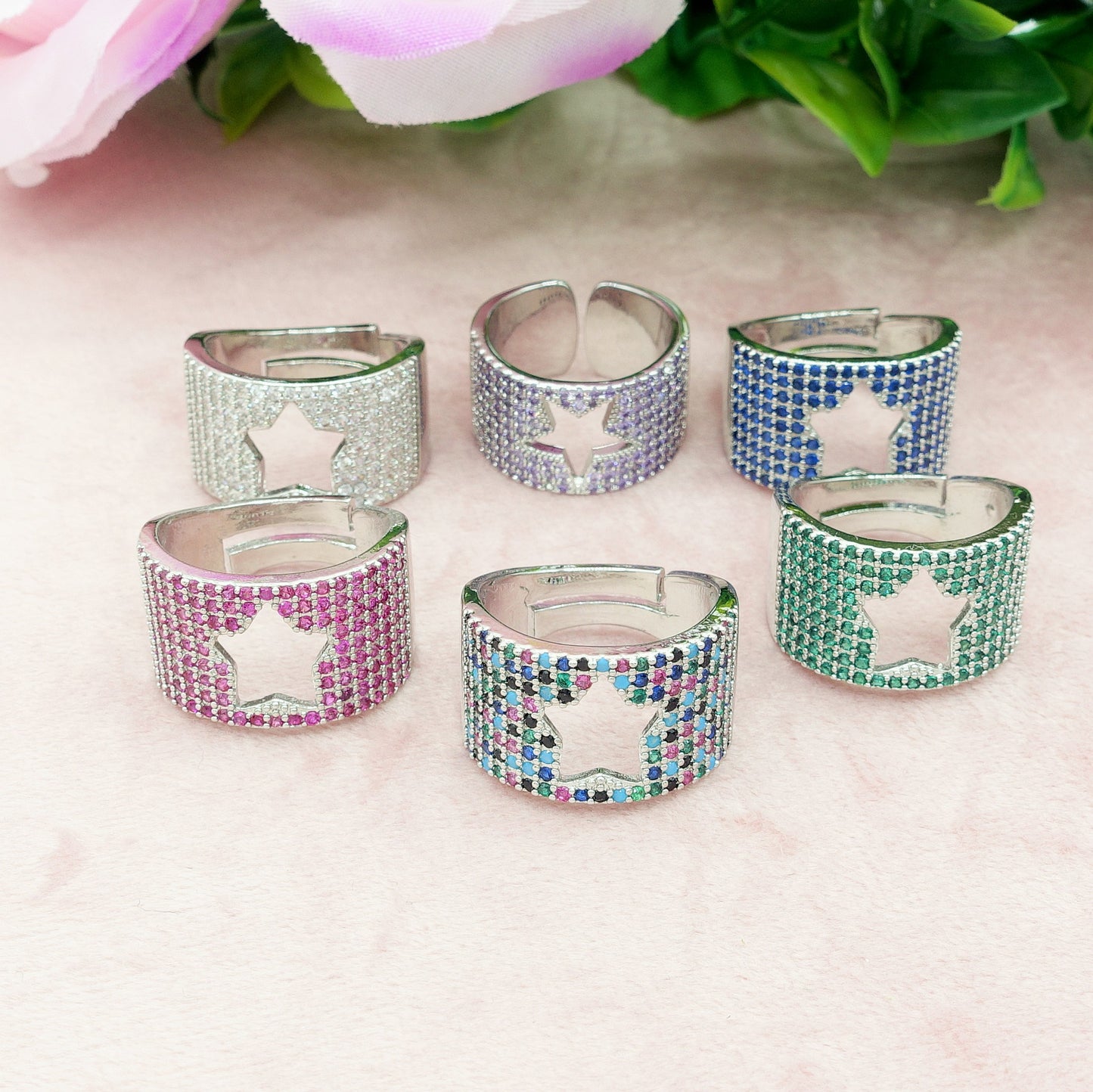 VENUS - Anello a fascia con Cubic Zirconia e stella cut out
