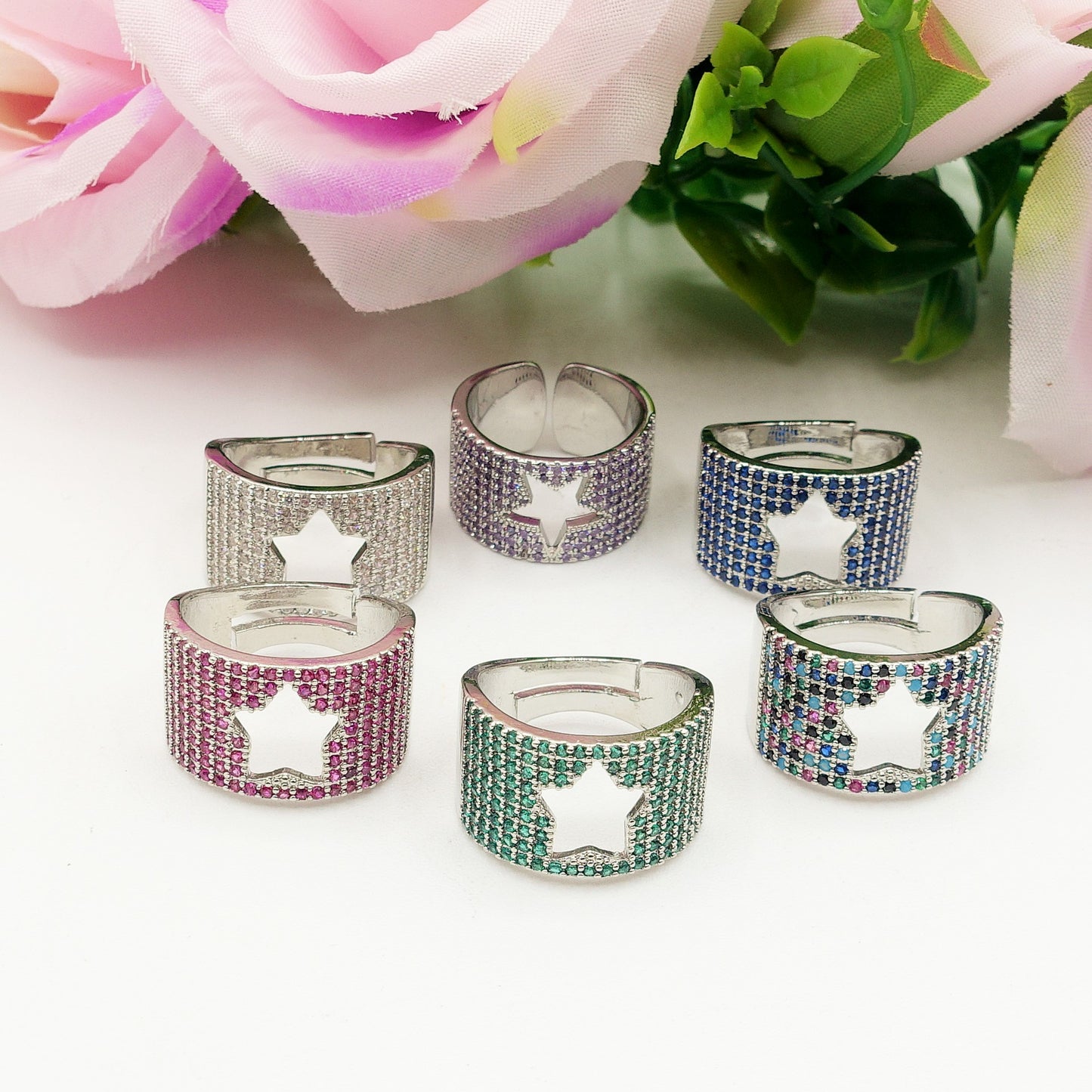 VENUS - Anello a fascia con Cubic Zirconia e stella cut out