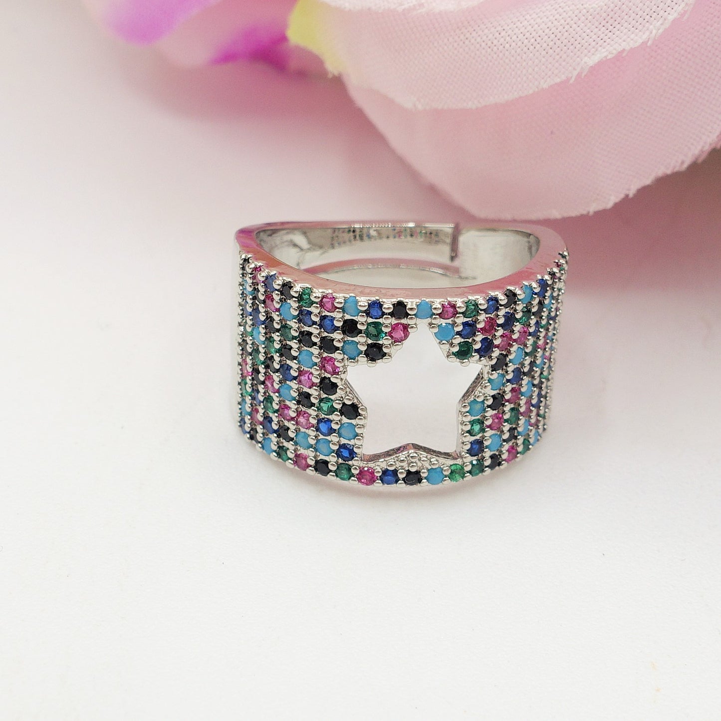 VENUS - Anello a fascia con Cubic Zirconia e stella cut out