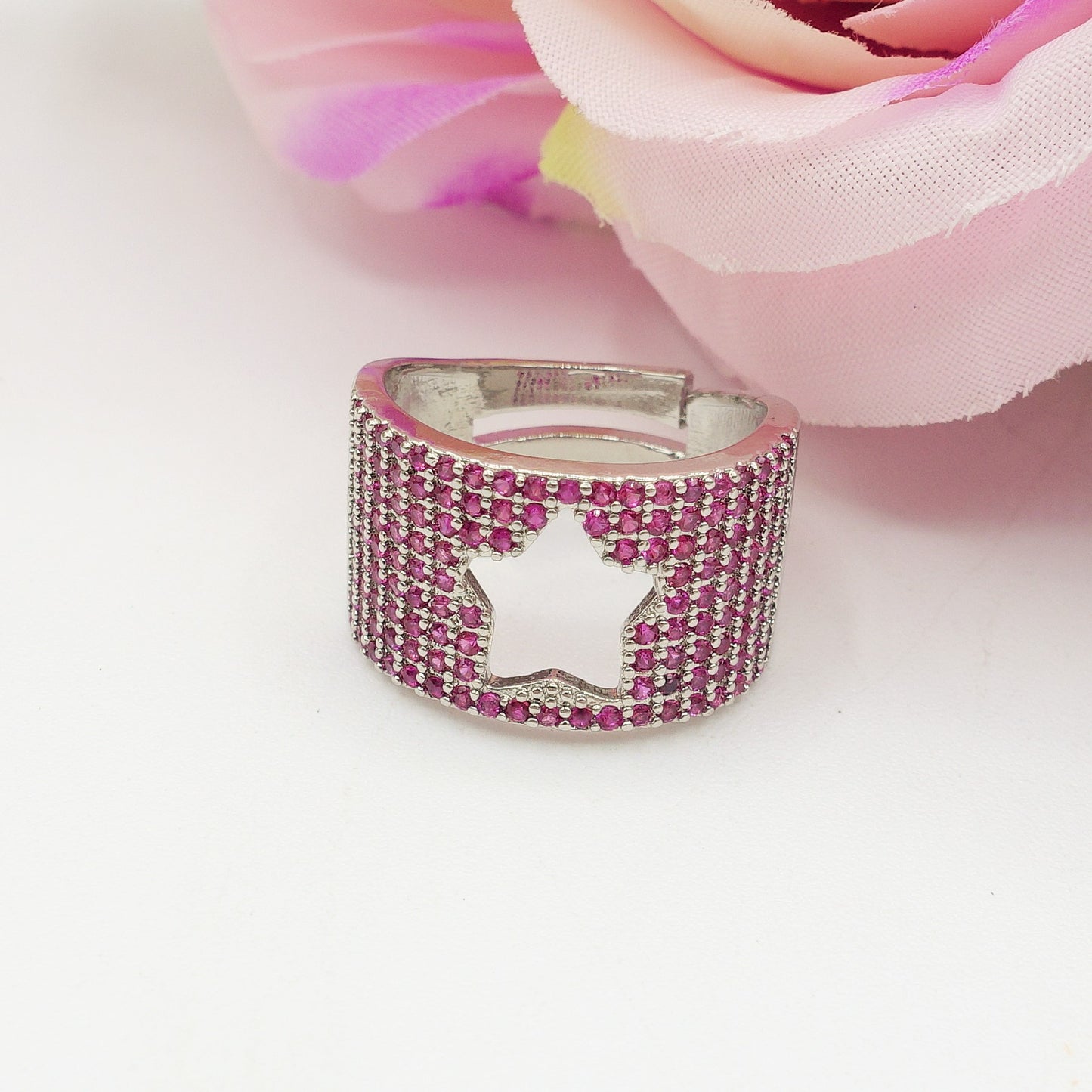 VENUS - Anello a fascia con Cubic Zirconia e stella cut out