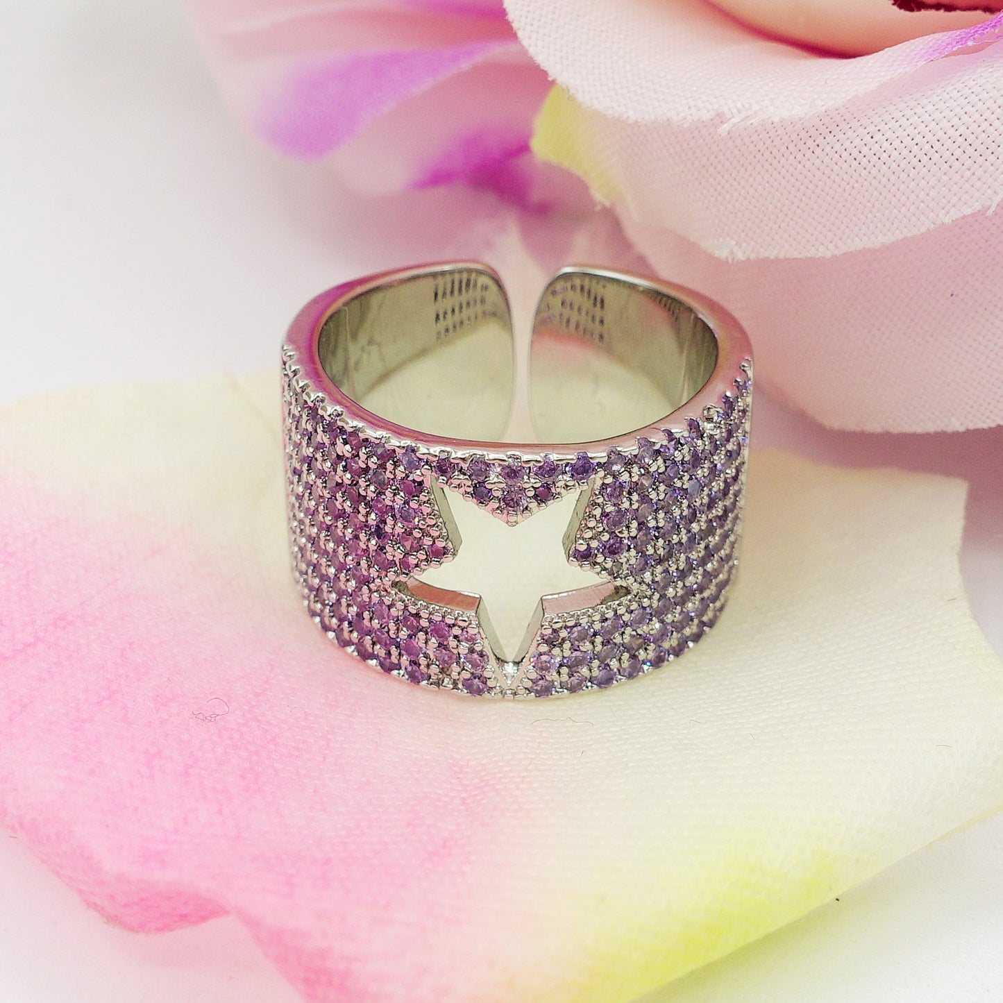 VENUS - Anello a fascia con Cubic Zirconia e stella cut out