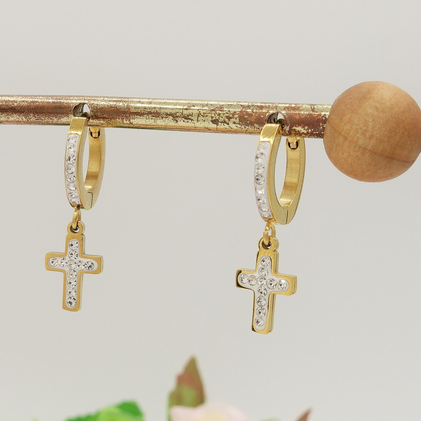 CROSS HOOPS - ACCIAIO INOSSIDABILE ~ Paio Orecchini mini cerchi con croce zirconata