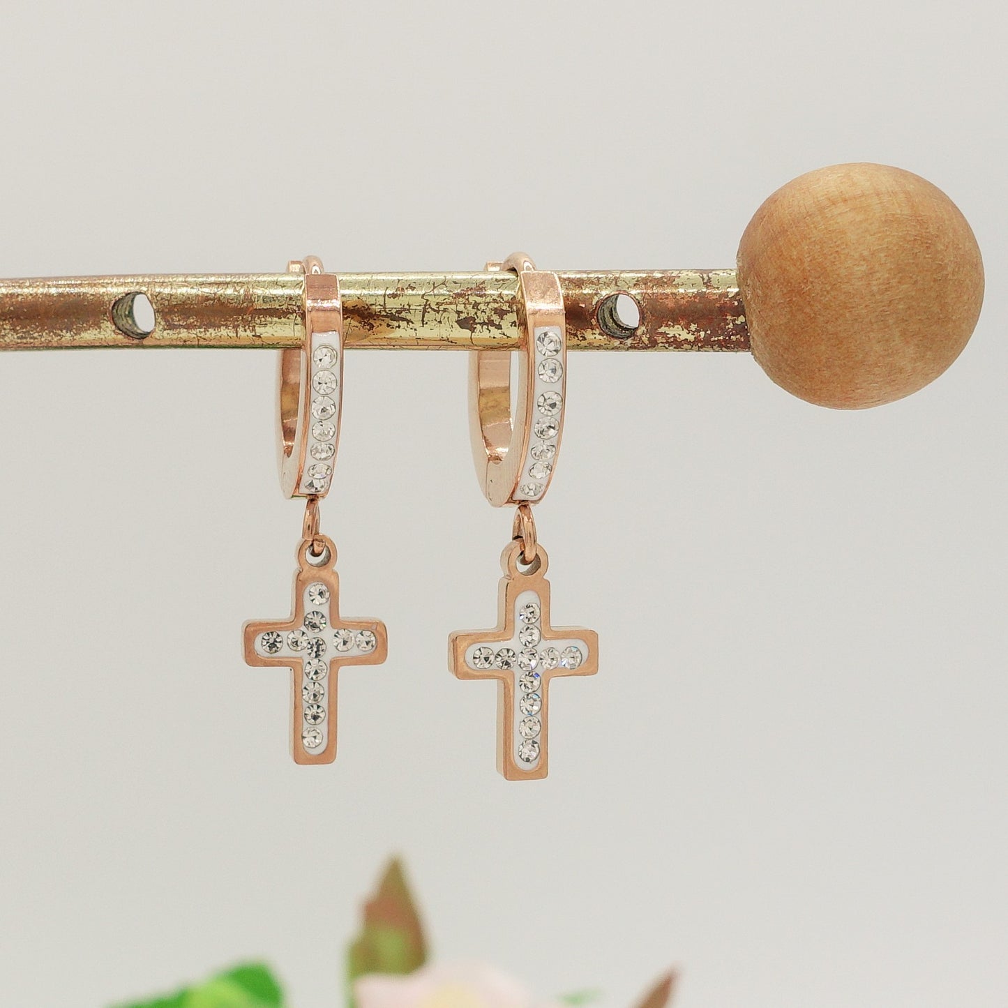 CROSS HOOPS - ACCIAIO INOSSIDABILE ~ Paio Orecchini mini cerchi con croce zirconata
