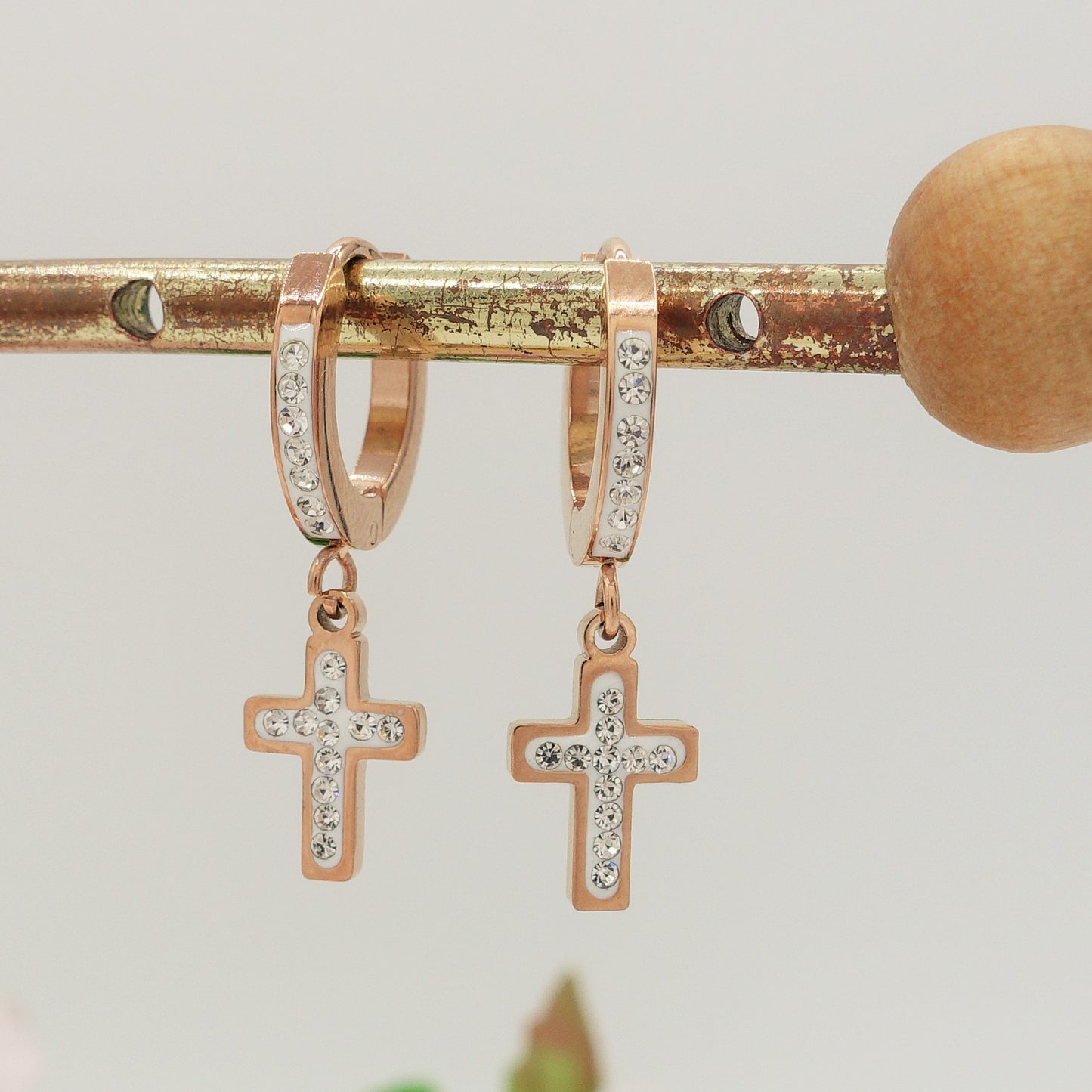 CROSS HOOPS - ACCIAIO INOSSIDABILE ~ Paio Orecchini mini cerchi con croce zirconata