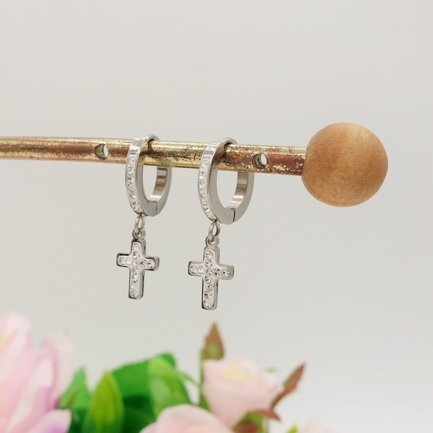 CROSS HOOPS - ACCIAIO INOSSIDABILE ~ Paio Orecchini mini cerchi con croce zirconata