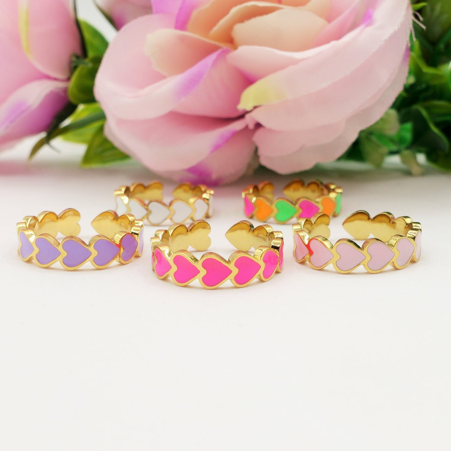 DANA - ACCIAIO INOSSIDABILE ~ Anello smaltato con cuoricini rainbow