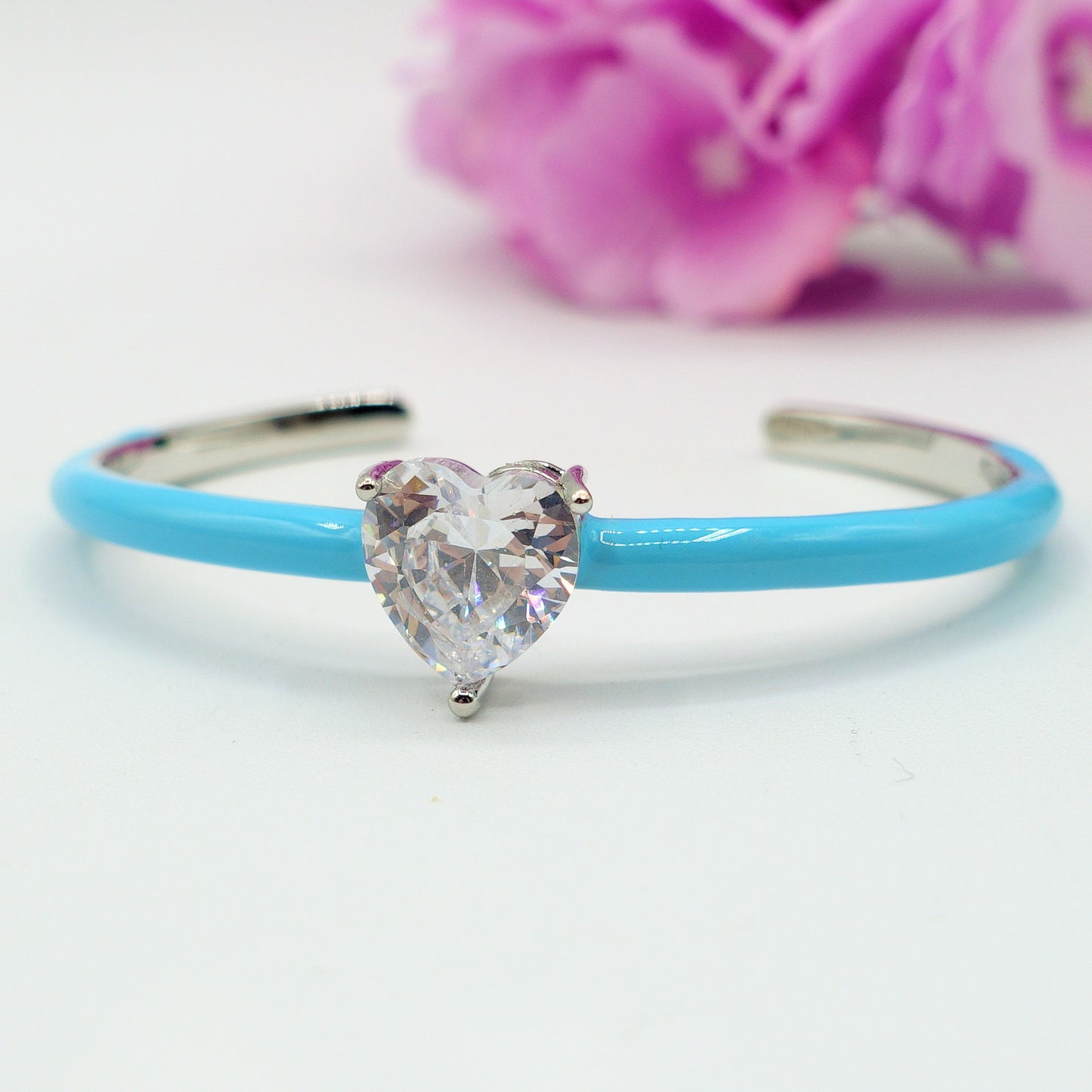 CHERIE FLUO - BRACCIALE RIGIDO SMALTATO CON CUBIC ZIRCONIA A FORMA DI CUORE