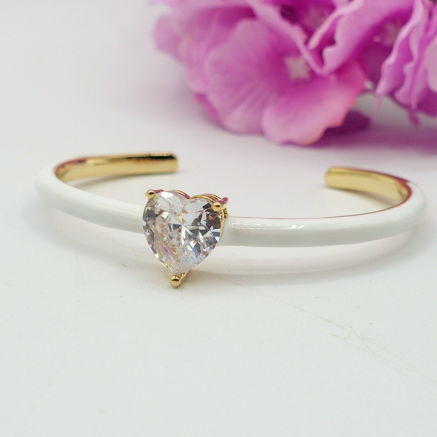 CHERIE FLUO - BRACCIALE RIGIDO SMALTATO CON CUBIC ZIRCONIA A FORMA DI CUORE