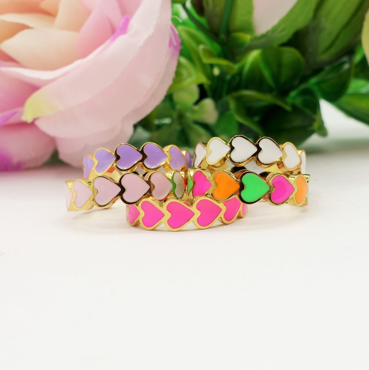 DANA - ACCIAIO INOSSIDABILE ~ Anello smaltato con cuoricini rainbow