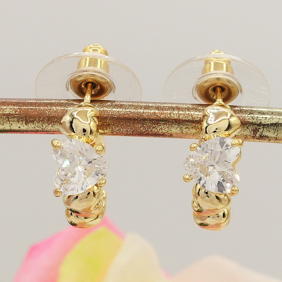 CLAIRE MINI hoops - Orecchini a cerchio con cuoricini bombè e Cubic Zirconia a forma di cuore