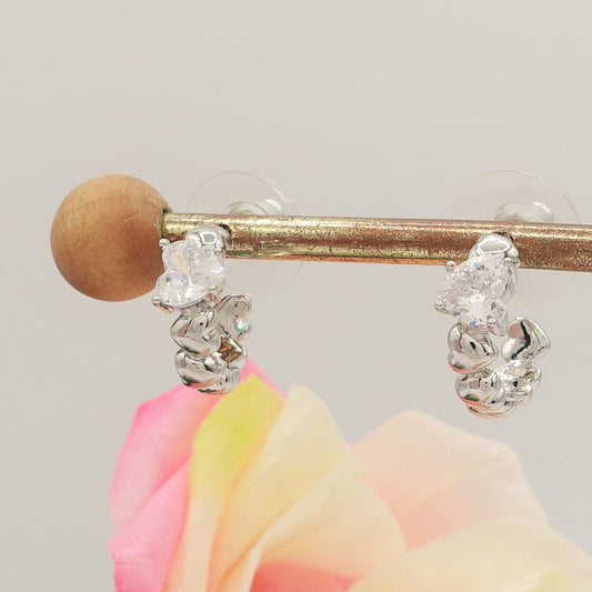 CLAIRE MINI hoops - Orecchini a cerchio con cuoricini bombè e Cubic Zirconia a forma di cuore