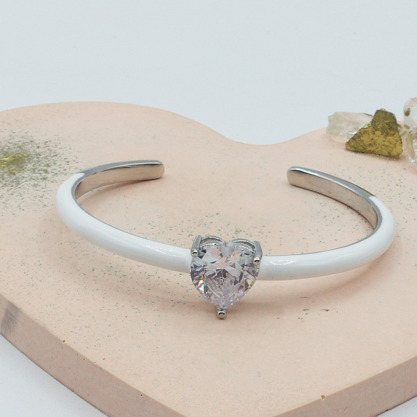 CHERIE FLUO - BRACCIALE RIGIDO SMALTATO CON CUBIC ZIRCONIA A FORMA DI CUORE