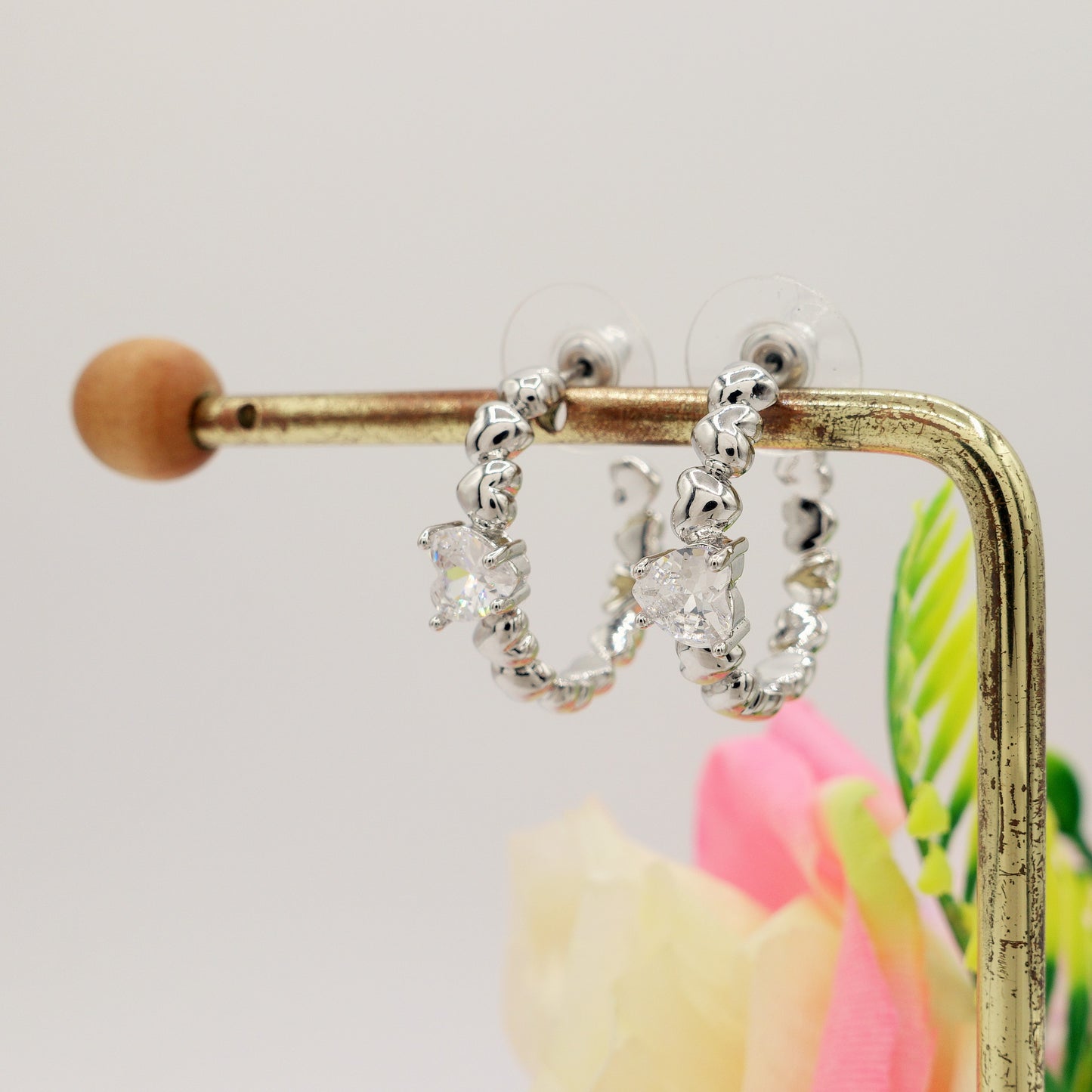CLAIRE hoops - PAIO Orecchini a cerchio con cuoricini bombè e Cubic Zirconia