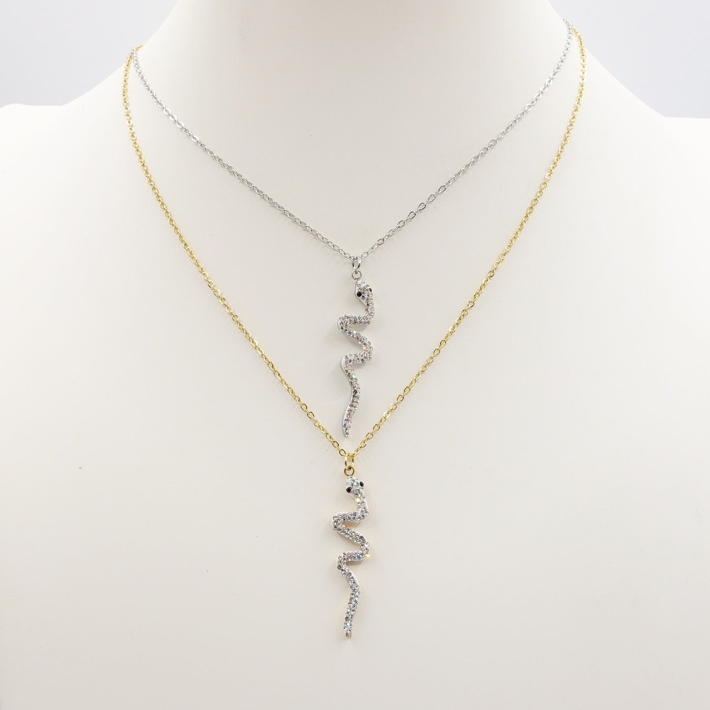 MAGNESIA - ACCIAIO INOSSIDABILE- collana con pendente serpente in cubic zirconia