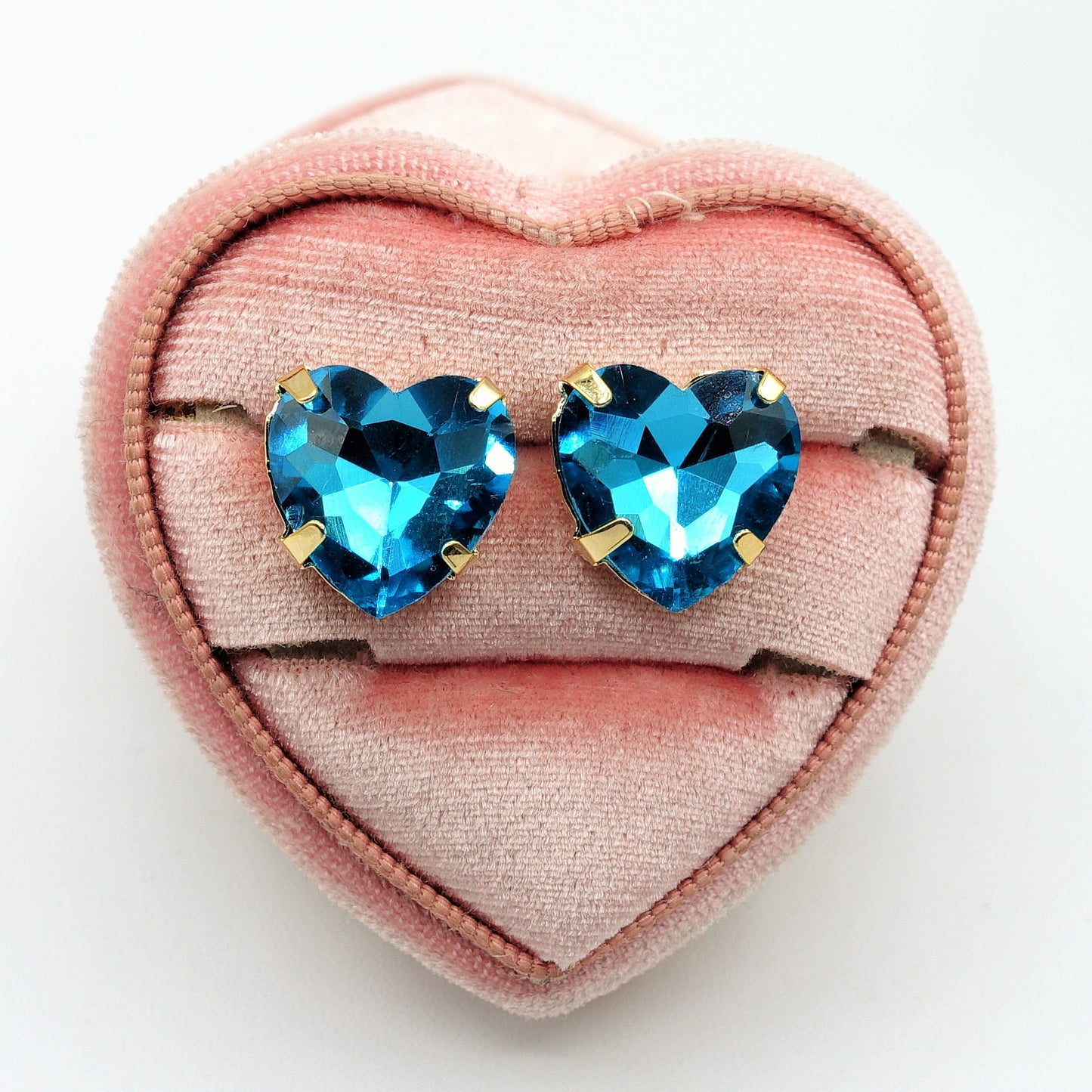 LUCE HEART STUDS- Paio Orecchini a bottone con pietra sfaccettata a cuore