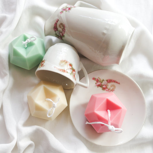 Alba ~ Geometric faceted round candle