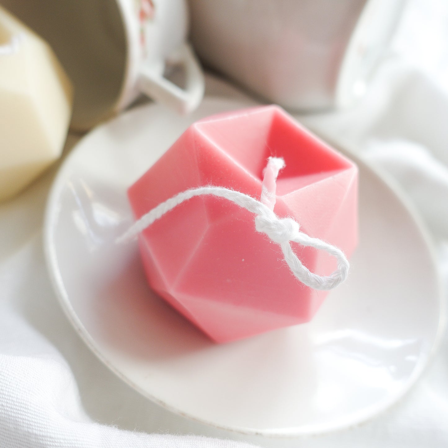 Alba ~ Geometric faceted round candle