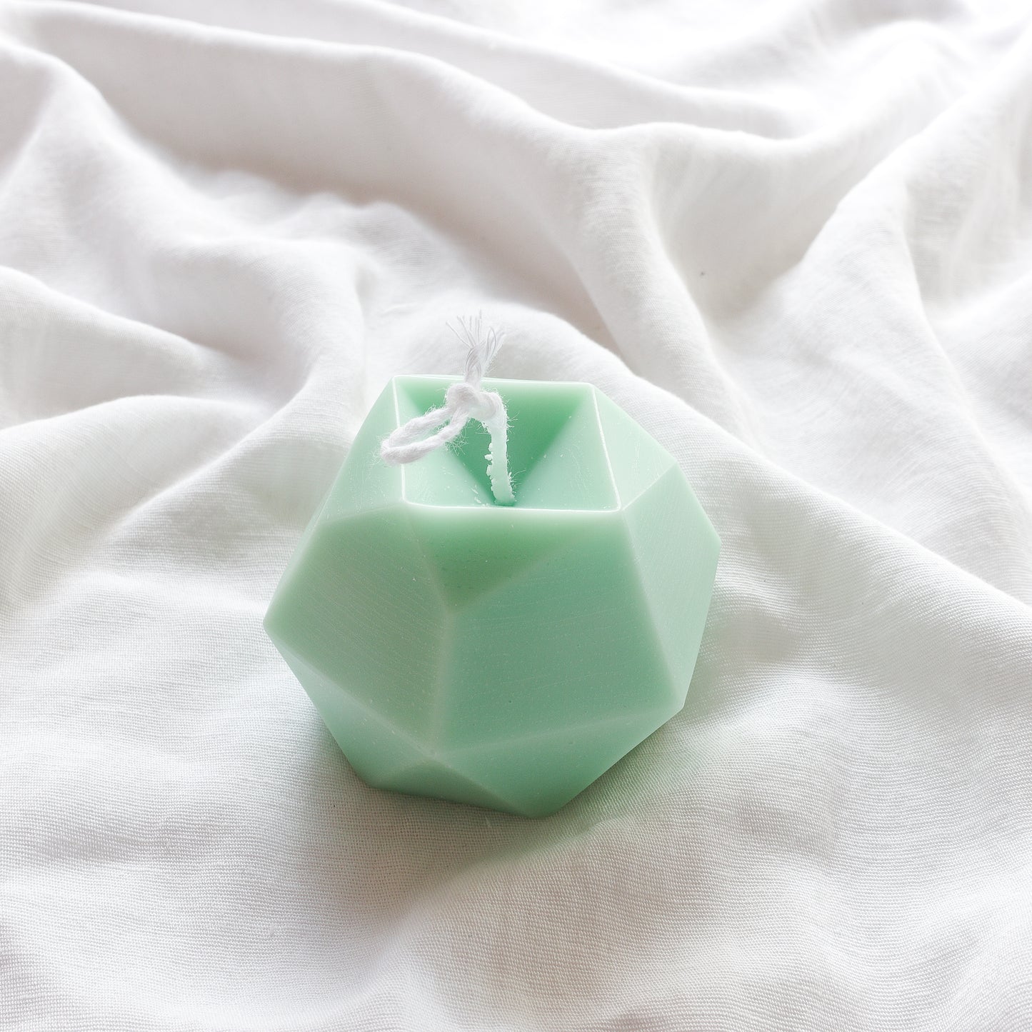 Alba ~ Geometric faceted round candle