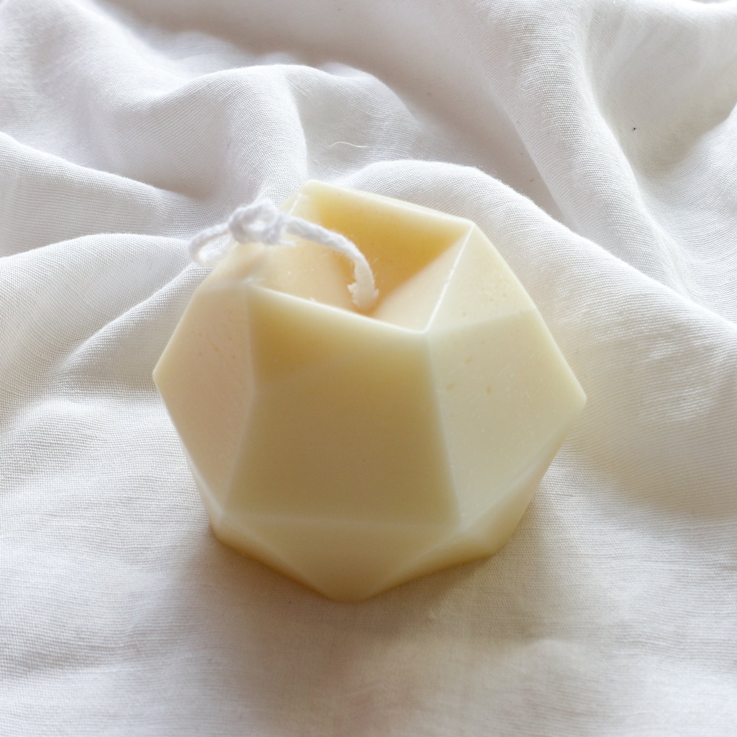 Alba ~ Geometric faceted round candle
