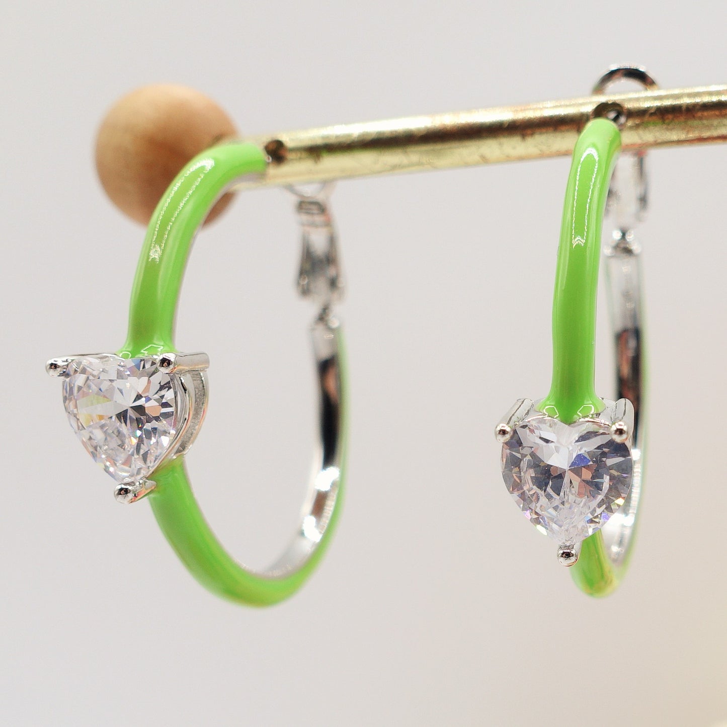 CHERIE FLUO - BIG hoops - orecchini a cerchio smaltati con cubic zirconia a forma di cuore