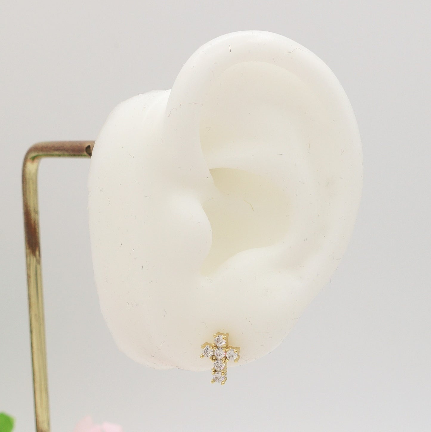 SYLVIE CROSS STUDS ~ Orecchini a lobo con croce in cubic zirconia