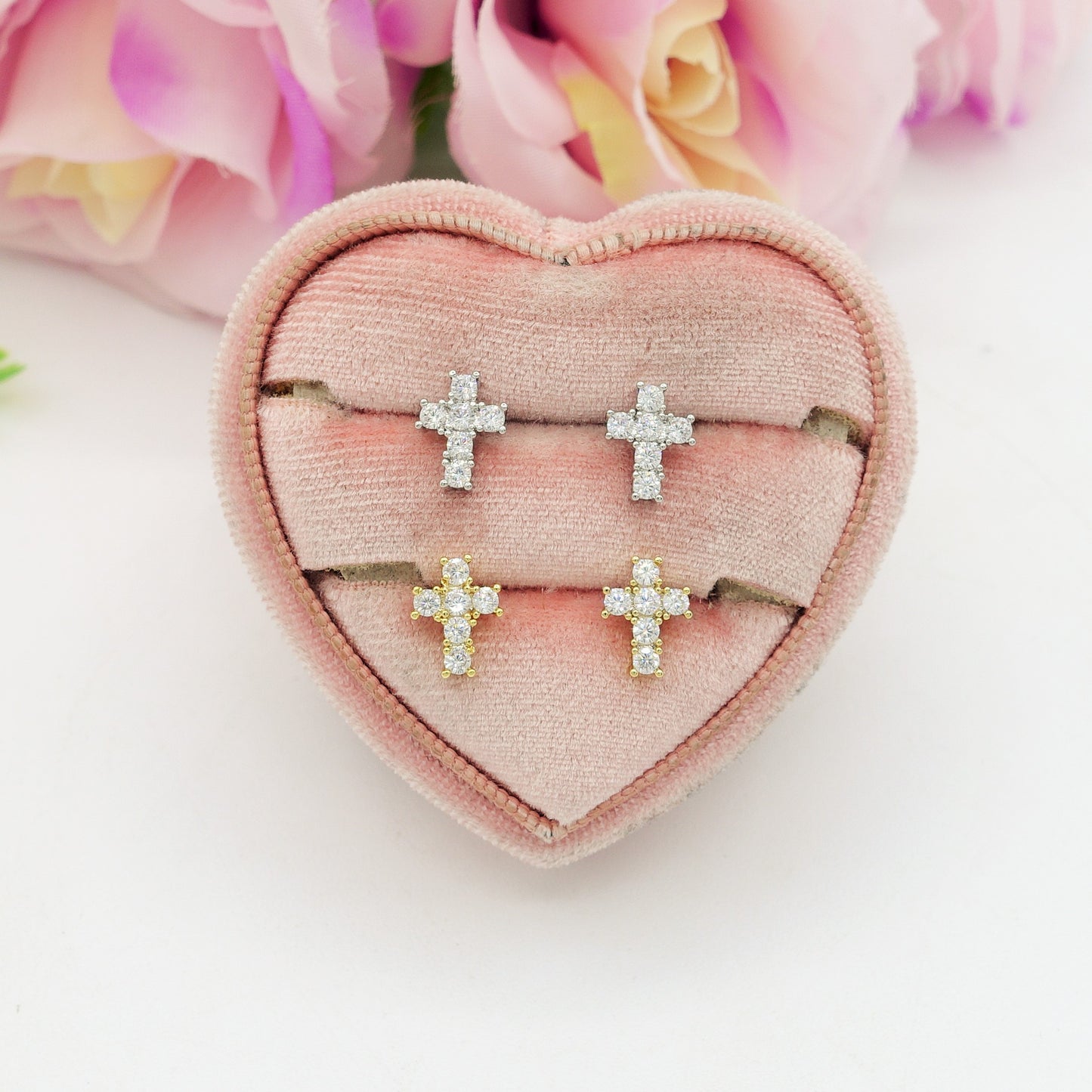 SYLVIE CROSS STUDS ~ Orecchini a lobo con croce in cubic zirconia
