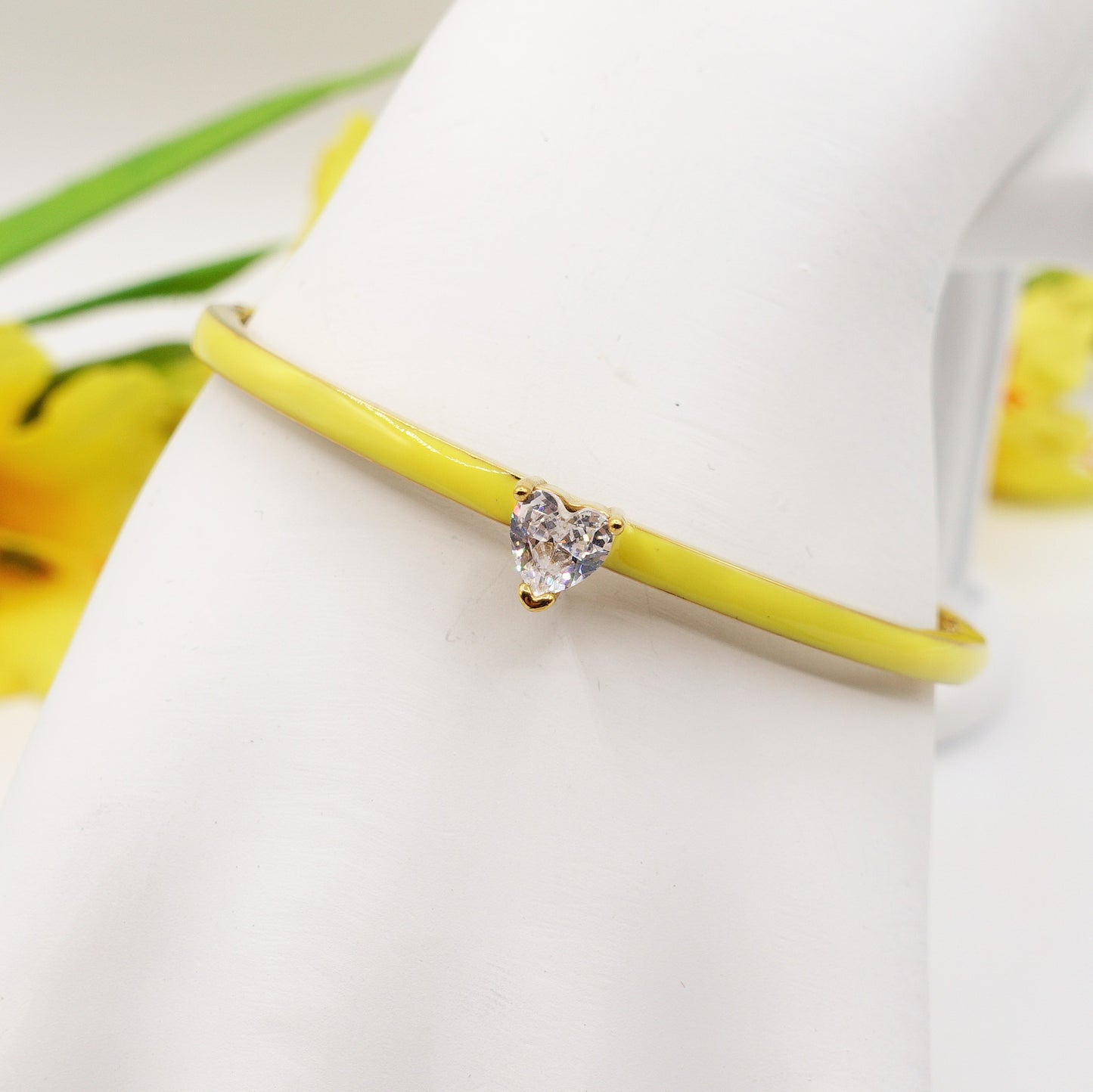CHERIE FLUO -BRACCIALE SMALTATO A MANETTA INACCIAIO INOSSIDABILE CON CUBIC ZIRCONIA A FORMA DI CUORE