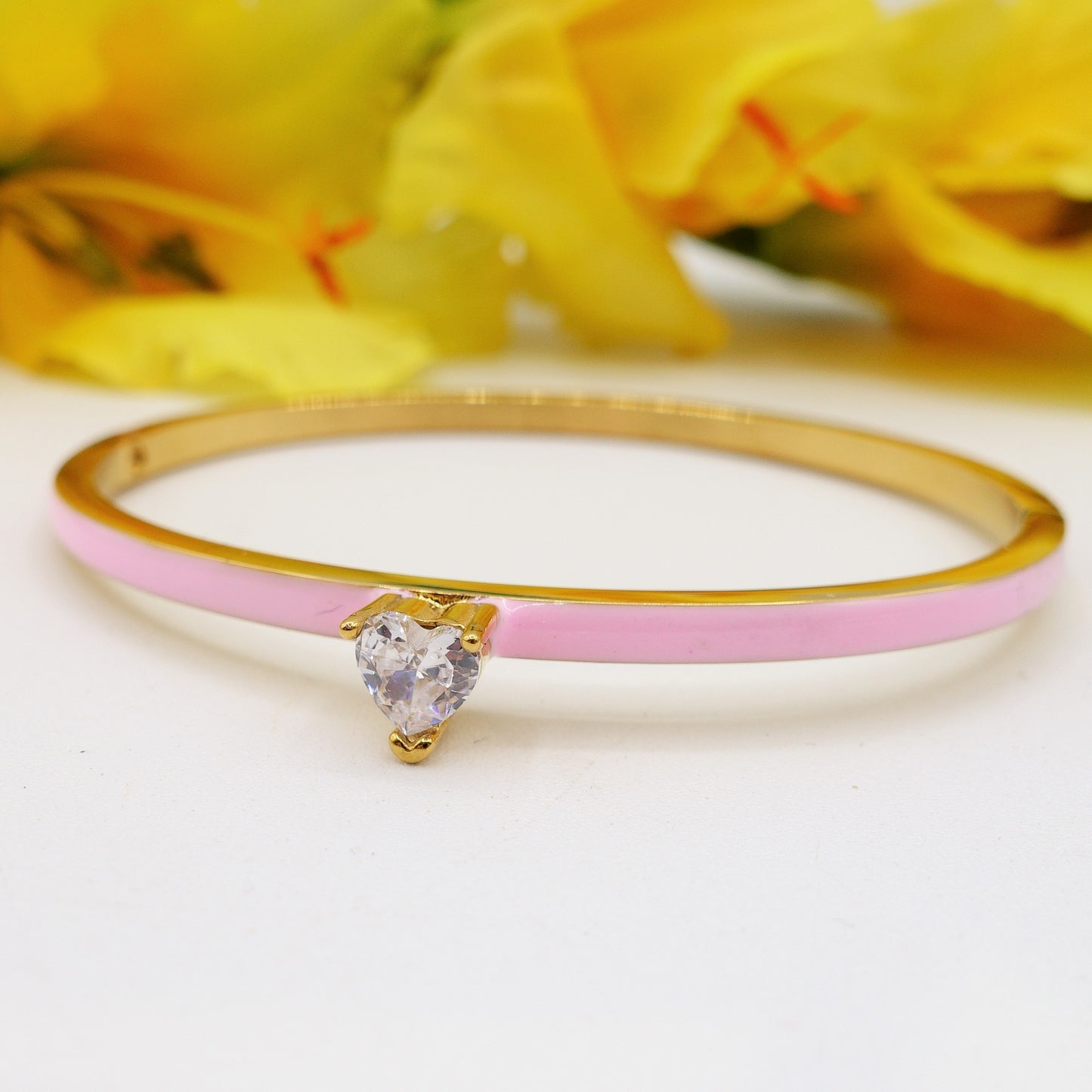 CHERIE FLUO -BRACCIALE SMALTATO A MANETTA INACCIAIO INOSSIDABILE CON CUBIC ZIRCONIA A FORMA DI CUORE