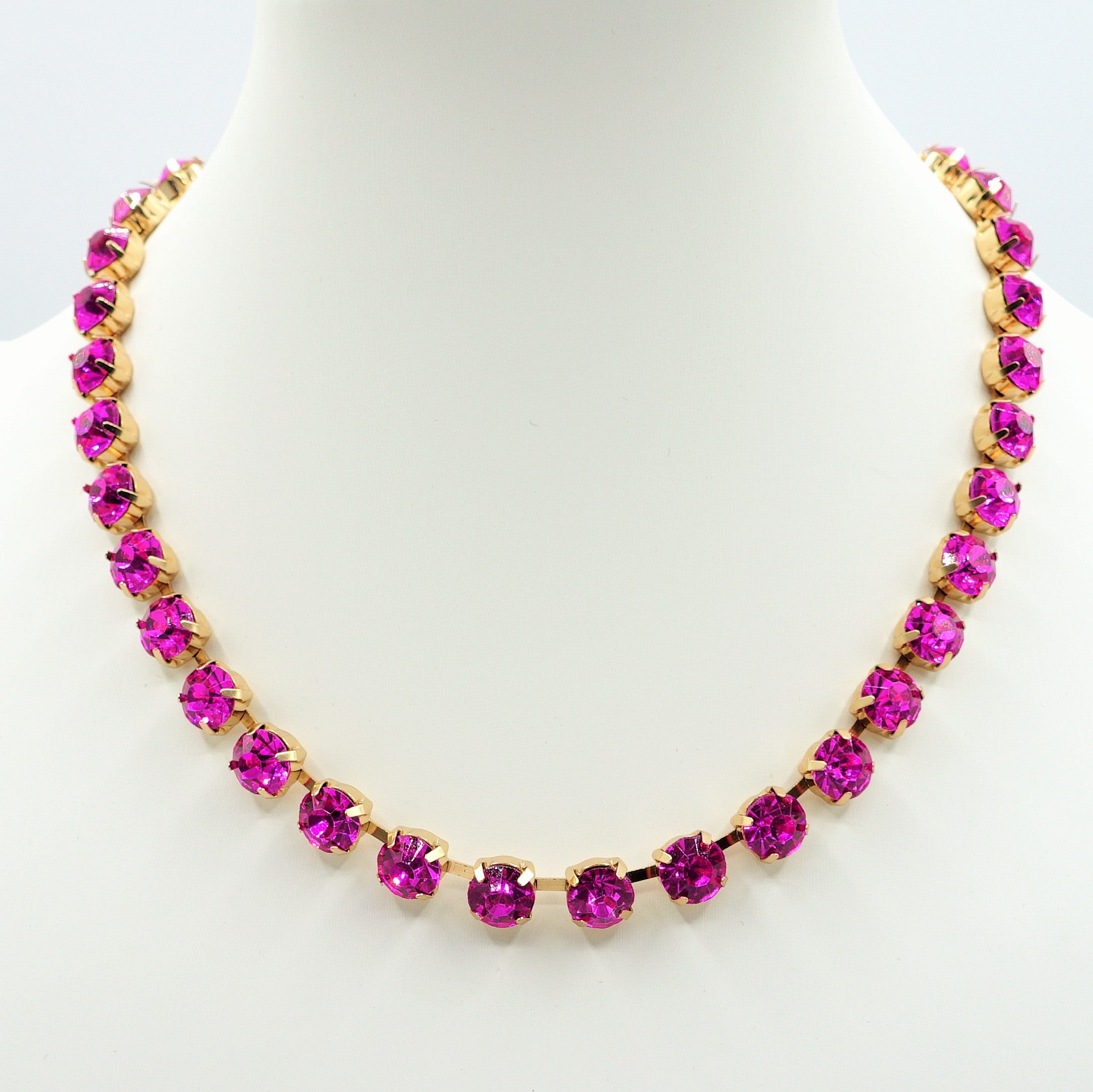 Collana di apatite neon blu naturale, perle semipreziose grezze non lucidate, filo intero da 18, perle larghe 18-25 mm e lunghe 19-35 mm. - Italia Collana di apatite neon blu naturale, perle semipreziose grezze non lucidate, filo intero da 18, perle larghe 18-25 mm e lunghe 19-35 mm. - Italia