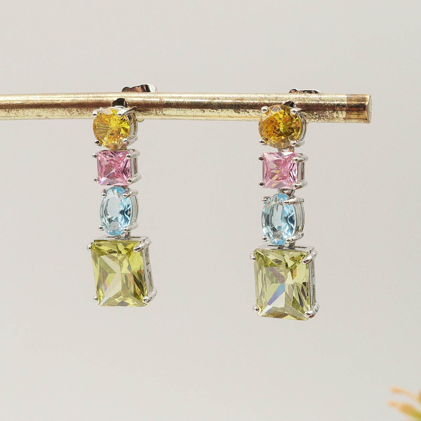 CHARIS - Orecchini pendenti con Cubic Zirconia RAINBOW