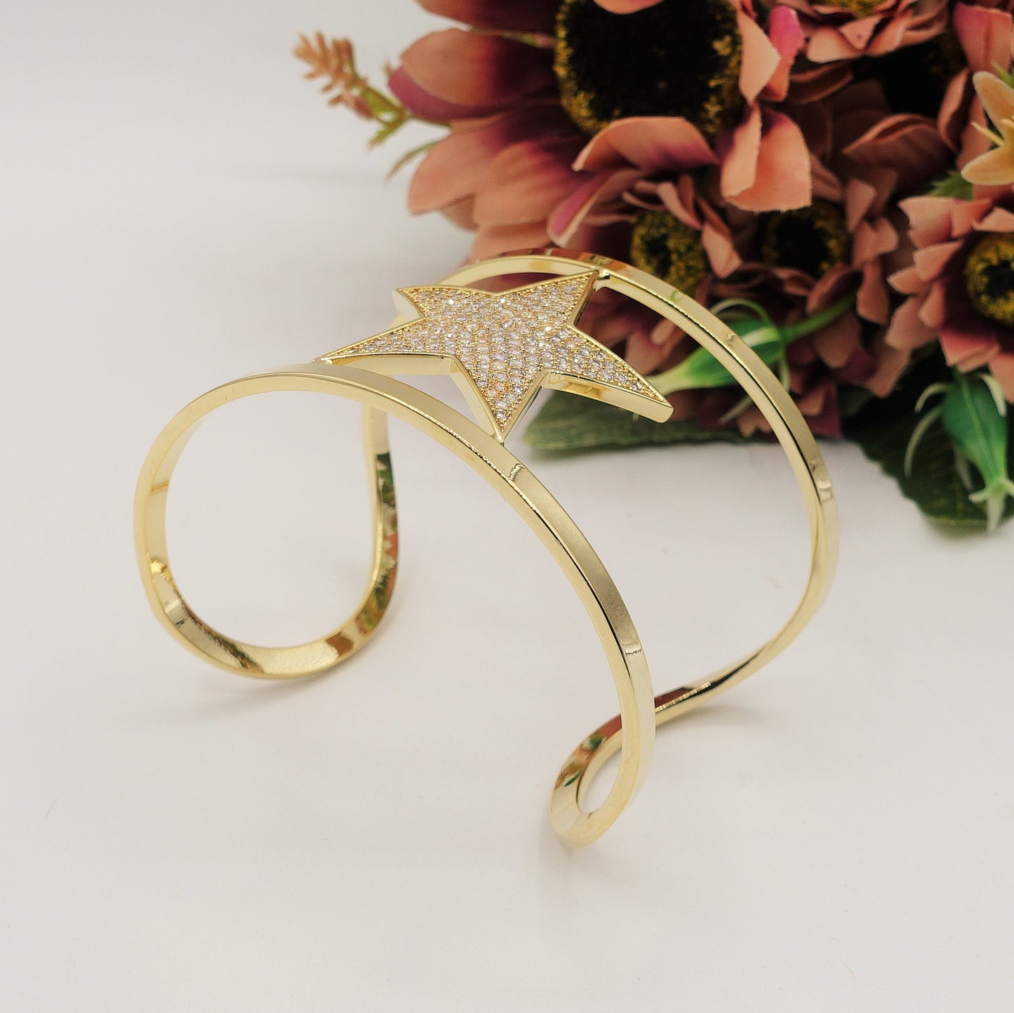 BRACCIALE A MANETTA XL con iniziale in zirconi