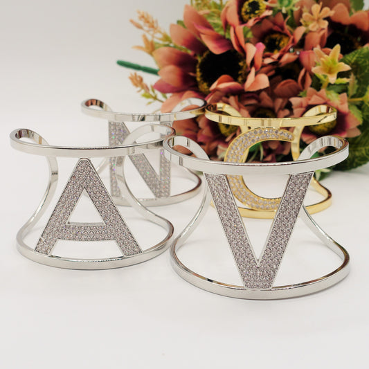 BRACCIALE A MANETTA XL con iniziale in zirconi