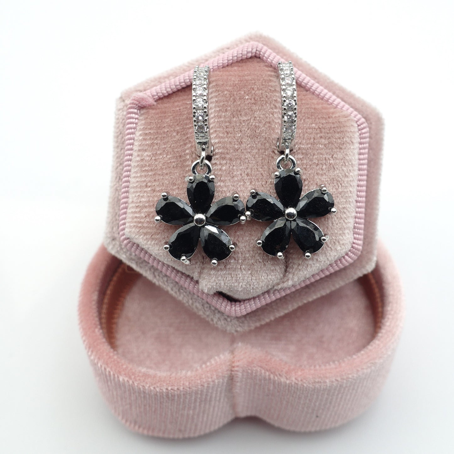 DAISY ~ Huggies -ORECCHINI cerchio a fiori con zirconi cubici
