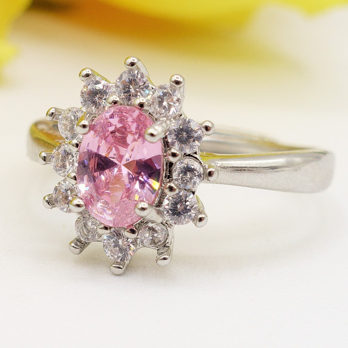 KATE ~ 8 COLORI - Anello regolabile con cubic zirconia a forma di OVALE