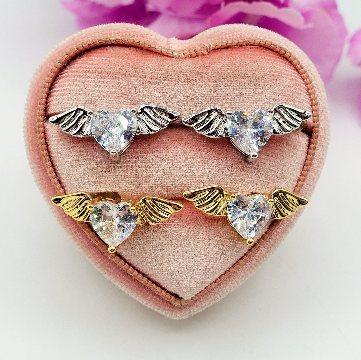 ANGEL ~ orecchini bottone cuore alato con cubic zirconia