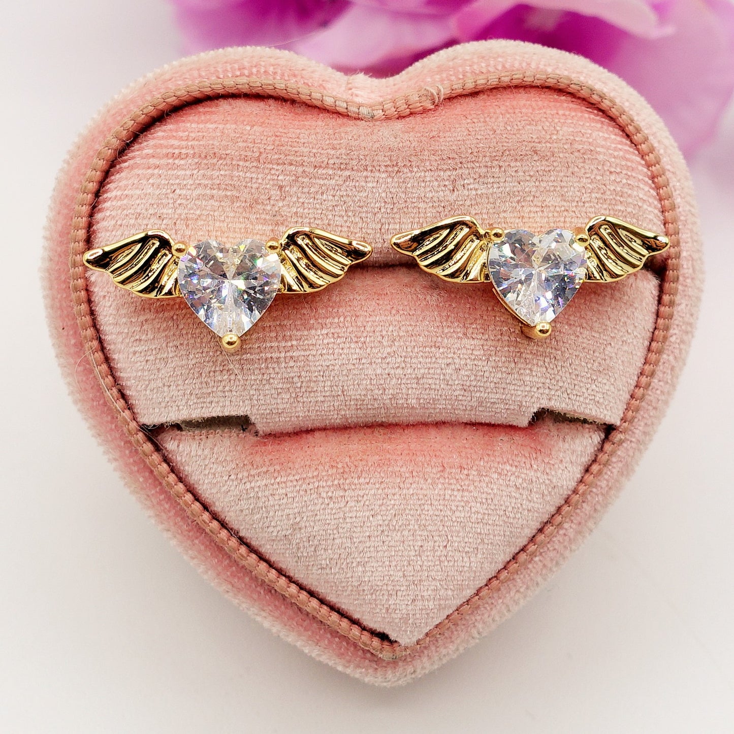 ANGEL ~ orecchini bottone cuore alato con cubic zirconia