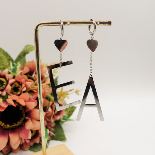 ORECCHINO INIZIALE XL ~ Orecchino a cerchio in acciaio inossidabile con iniziale XL