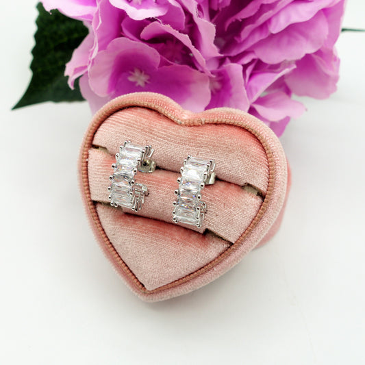 JULIANNE MINI - hoops 1.5 cm -orecchini a cerchio con zirconi a baguette