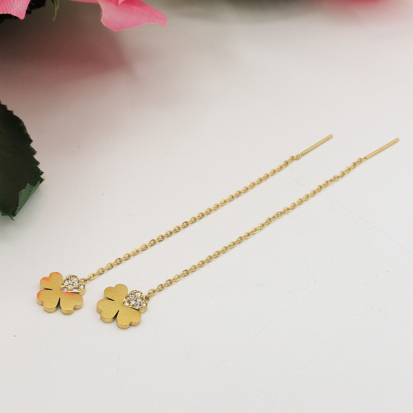 SHINY CLOVER - ACCIAIO inossidabile ~ Paio Orecchini filo pendenti con cubic zirconia - saliscendi