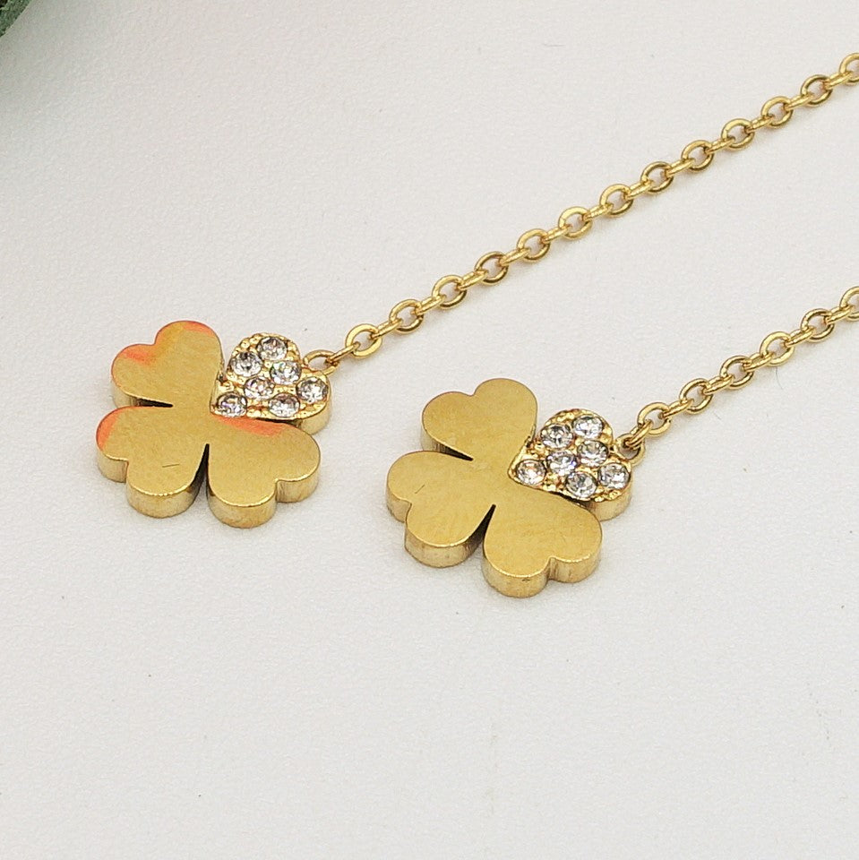 SHINY CLOVER - ACCIAIO inossidabile ~ Paio Orecchini filo pendenti con cubic zirconia - saliscendi