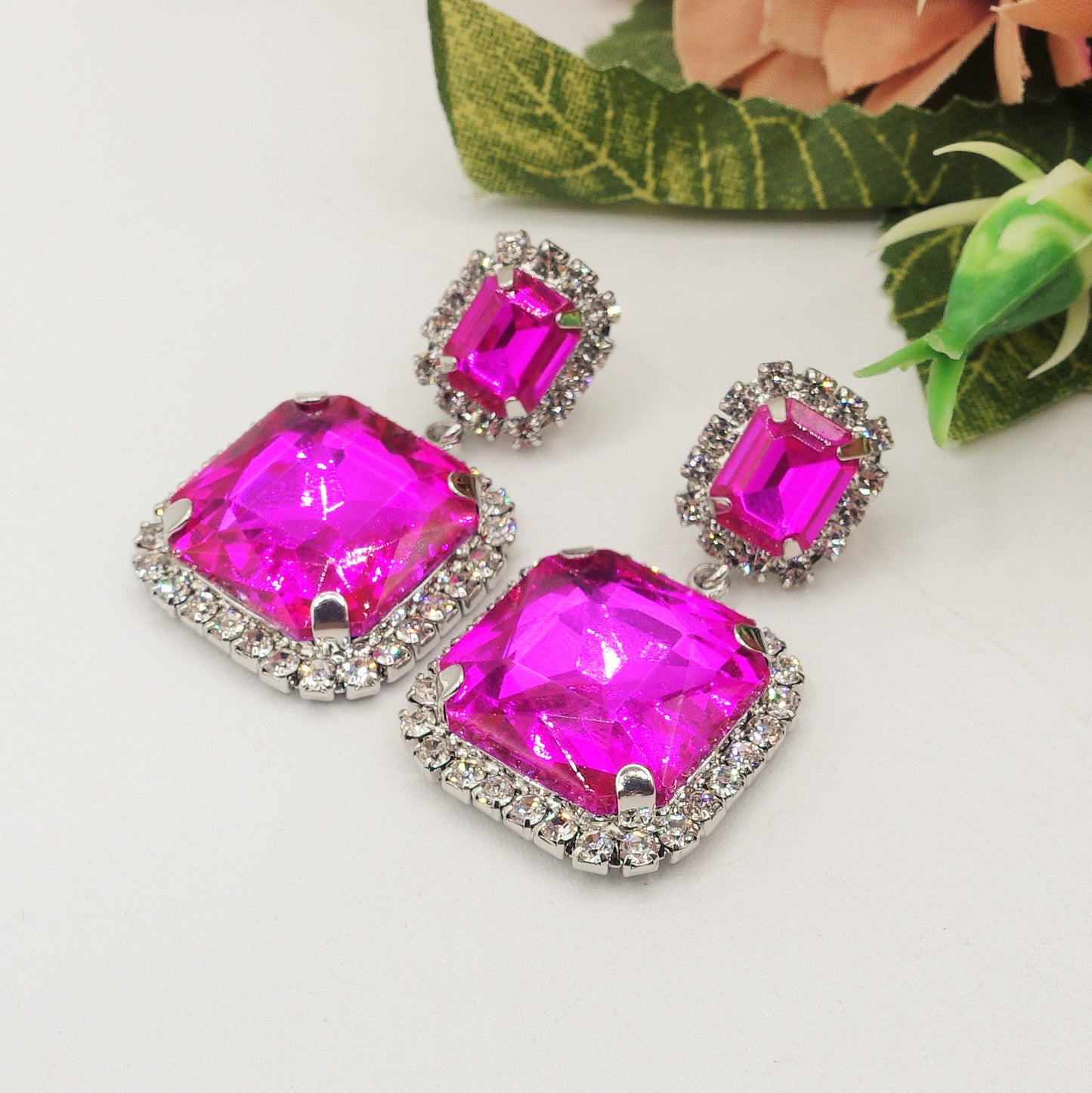 ARIEL SQUARE - Orecchini pendenti con pietre sfaccettate e Cubic Zirconia