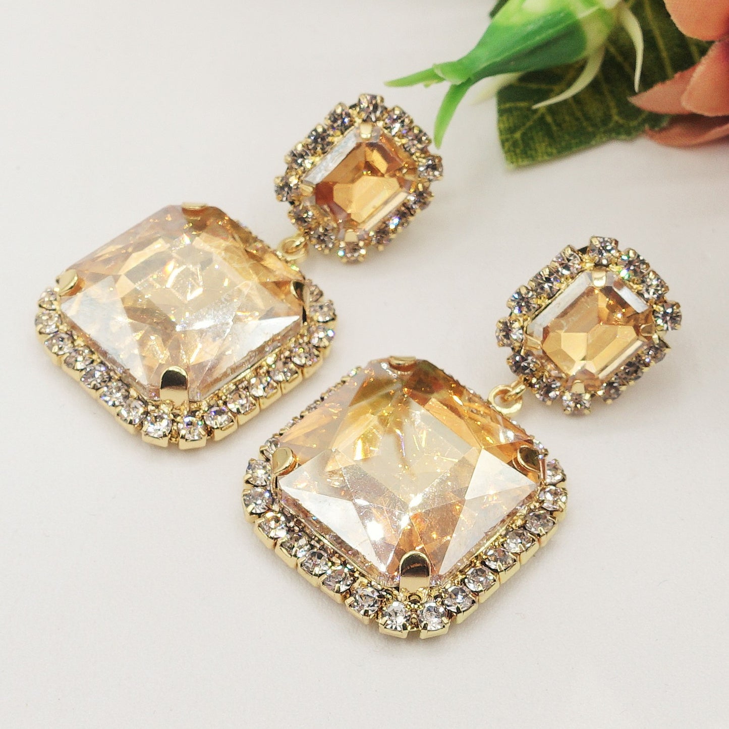 ARIEL SQUARE - Orecchini pendenti con pietre sfaccettate e Cubic Zirconia