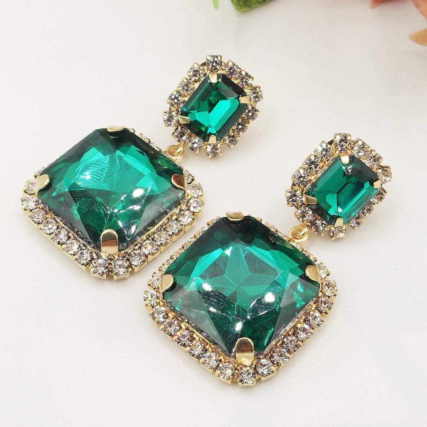 ARIEL SQUARE - Orecchini pendenti con pietre sfaccettate e Cubic Zirconia