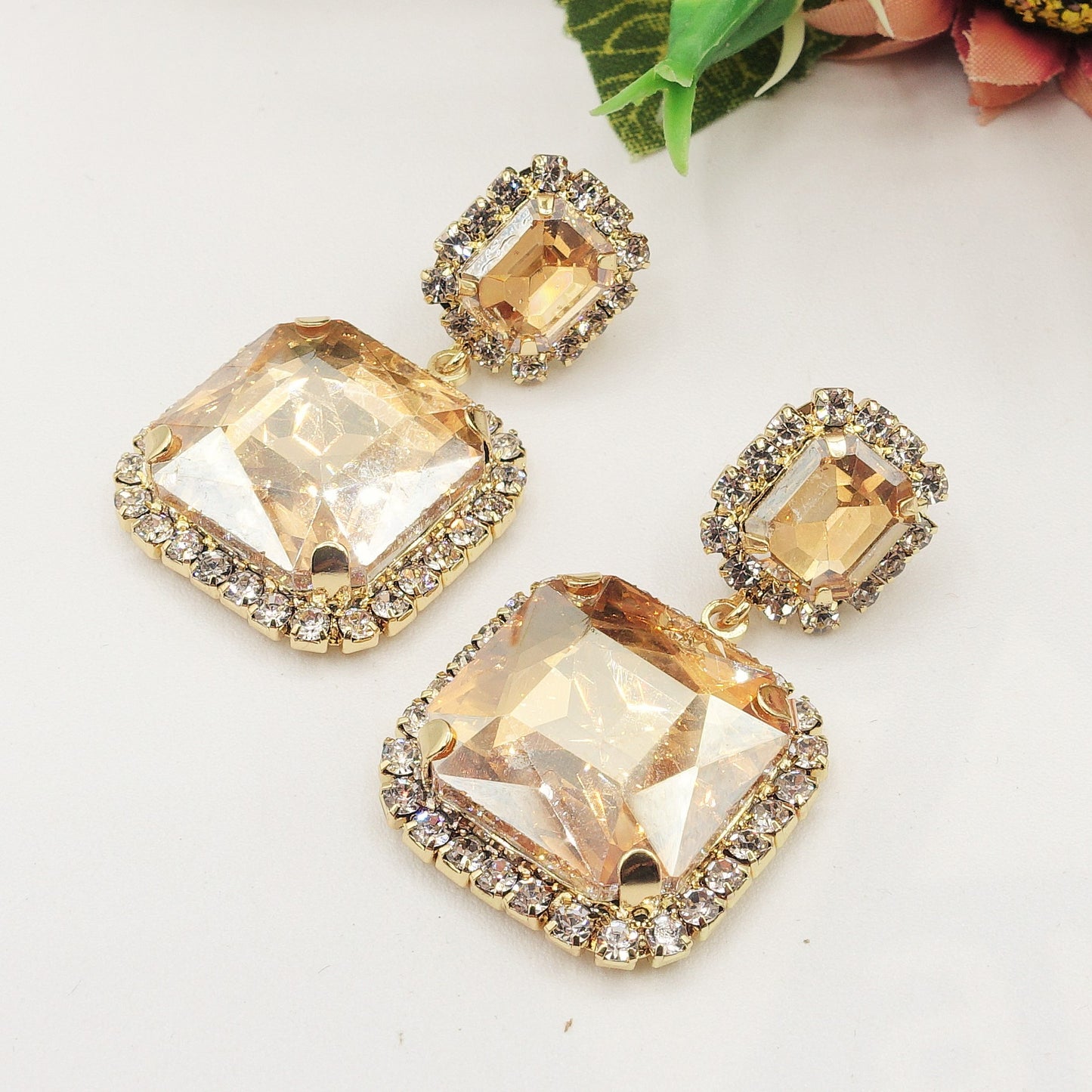 ARIEL SQUARE - Orecchini pendenti con pietre sfaccettate e Cubic Zirconia