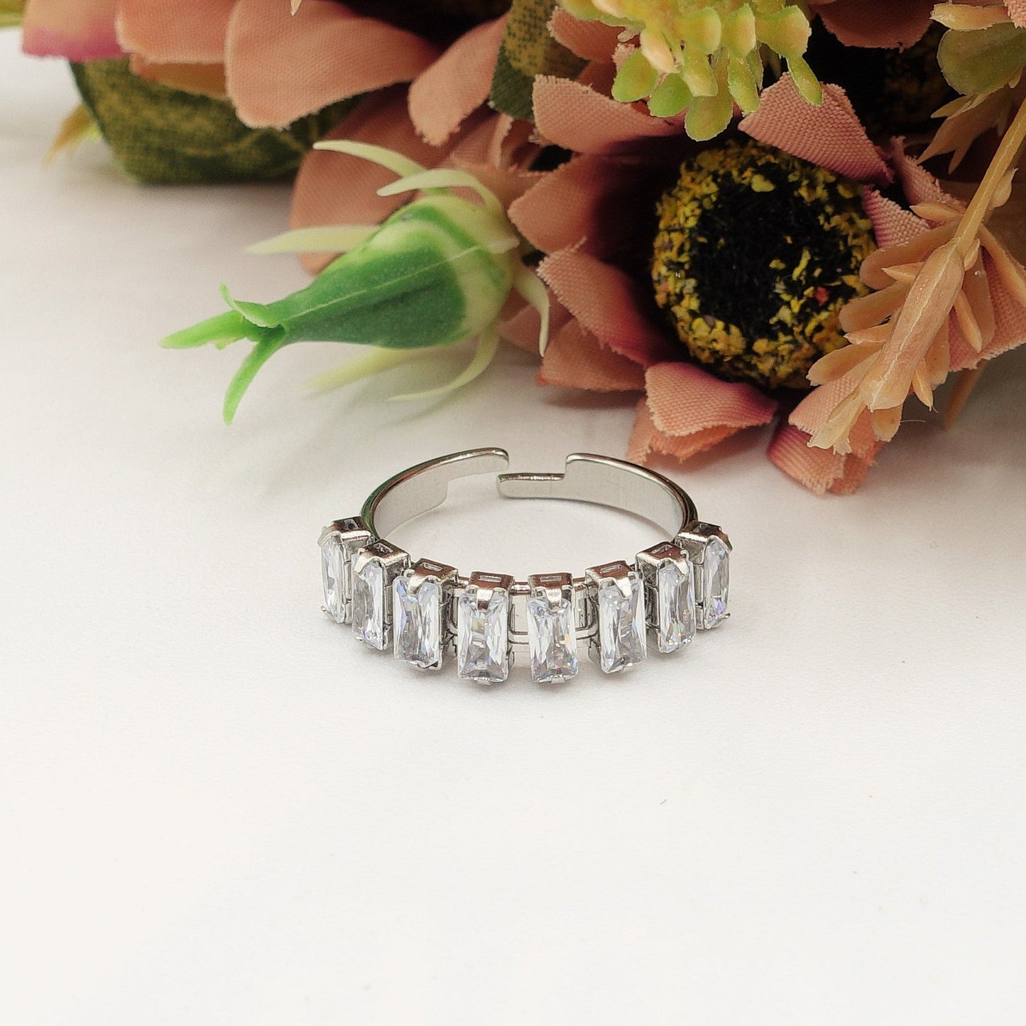 JULIANNE ~ Anello regolabile in ACCIAIO INOSSIDABILE con CUBIC ZIRCONIA taglio baguette