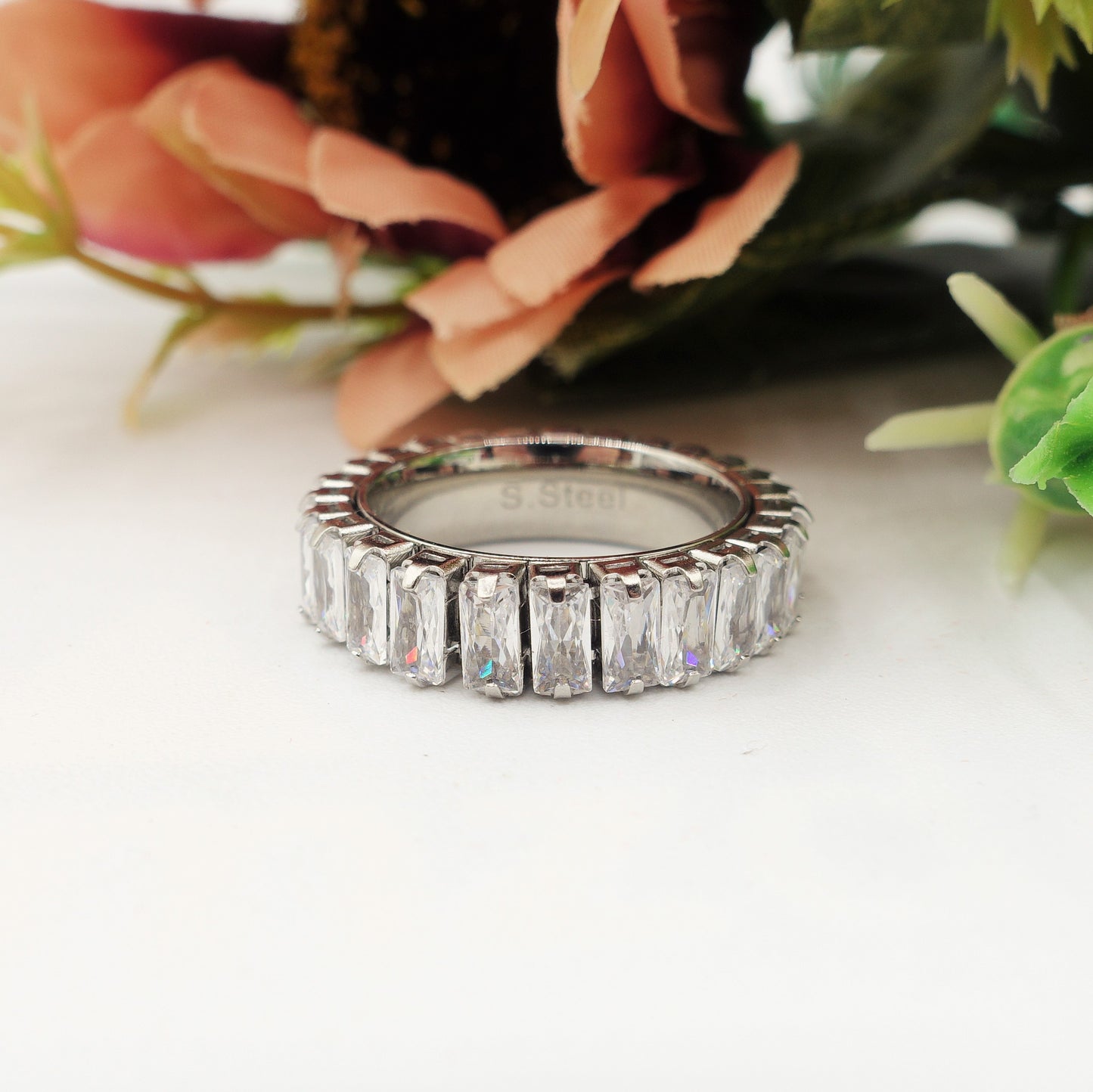 JULIANNE INFINITY - Acciaio Inossidabile ~ Anello fascia con cubic zirconia taglio baguette