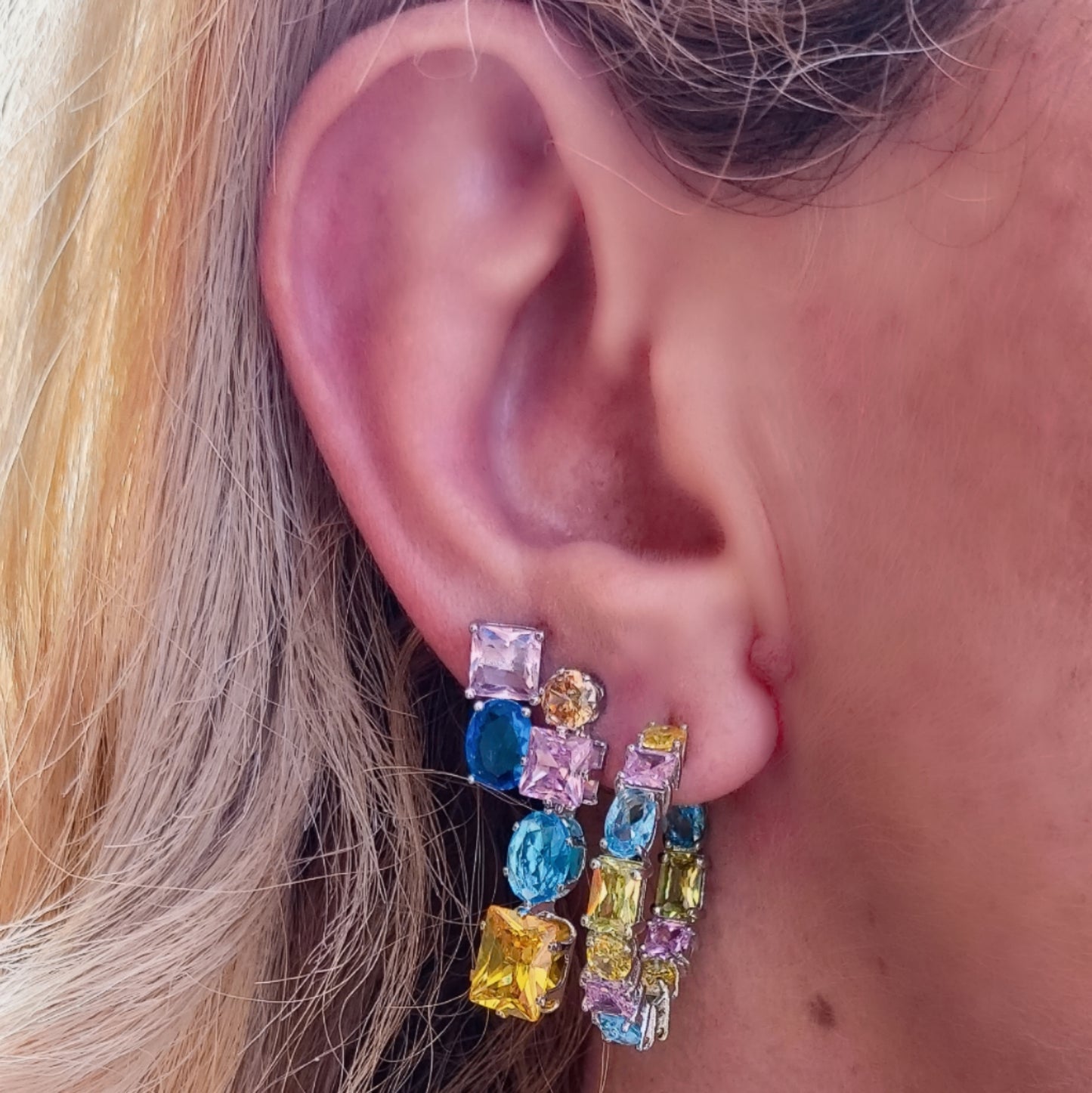 CHARIS tiny - Orecchini bottone con Cubic Zirconia RAINBOW