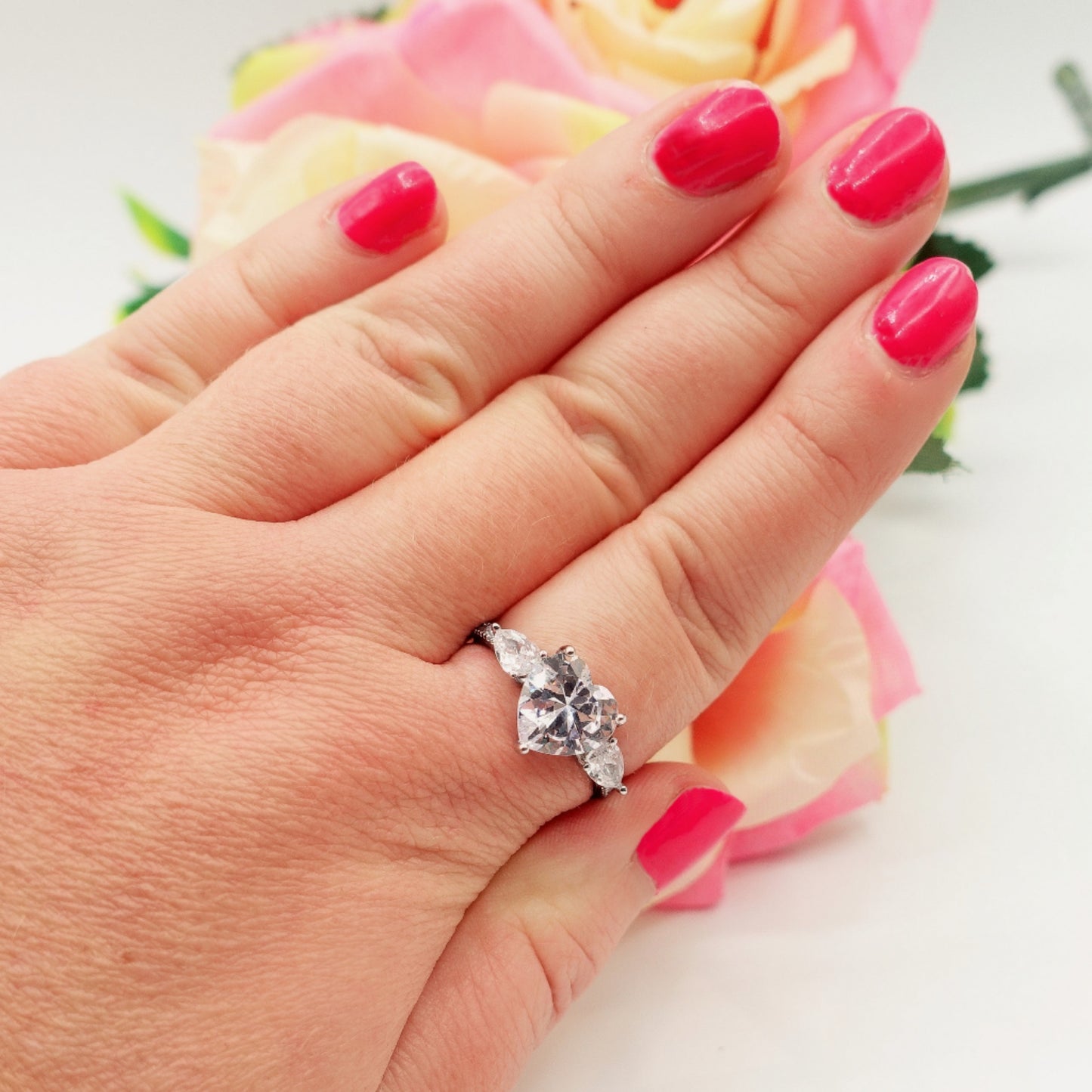 CHANTELLE ~ Anello regolabile TRILOGY con cubic zirconia a forma di cuore