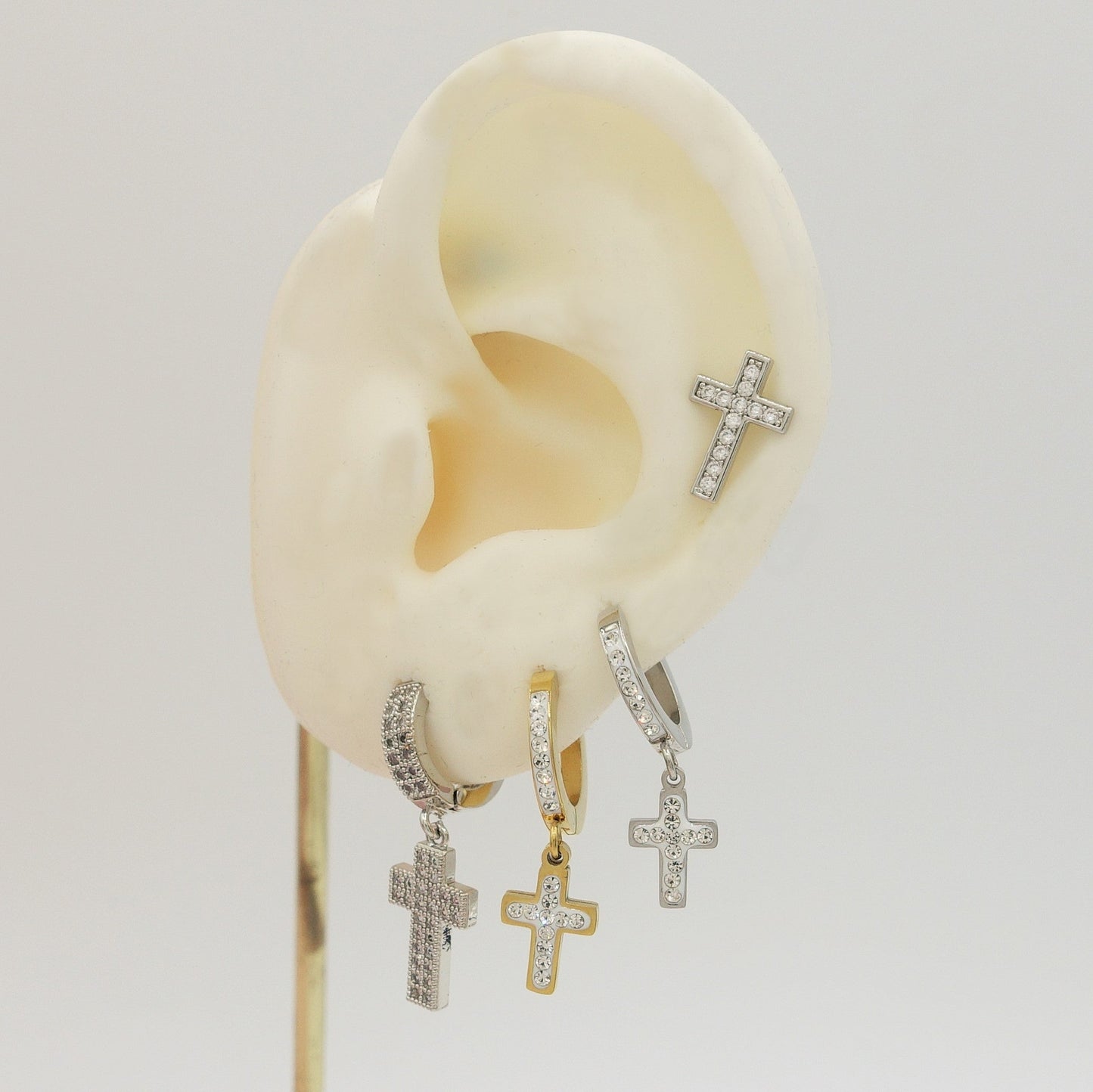 SQUARE CROSS HOOPS ~ Orecchini mini cerchio con croce doppia in cubic zirconia